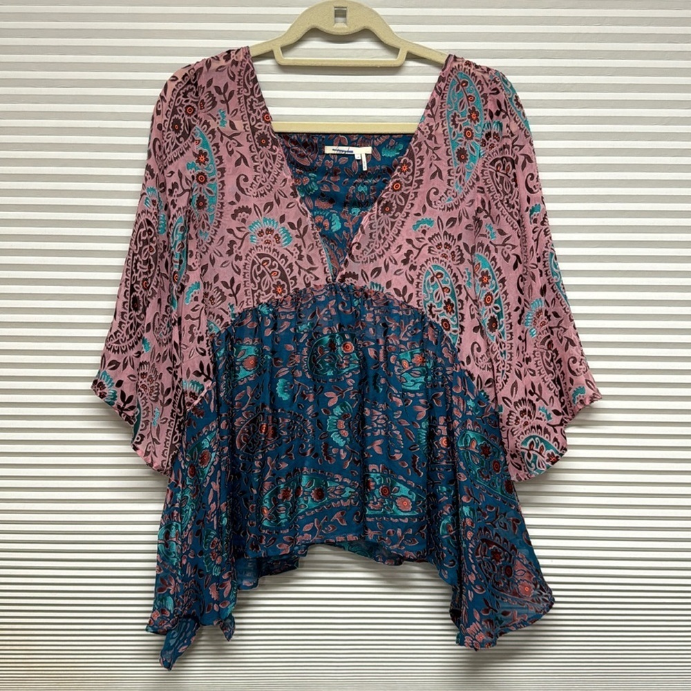 Floreat Valo Burnout Velvet Print Silk
Blend Asymmetrical Hem Blouse - Picture 2 of 8